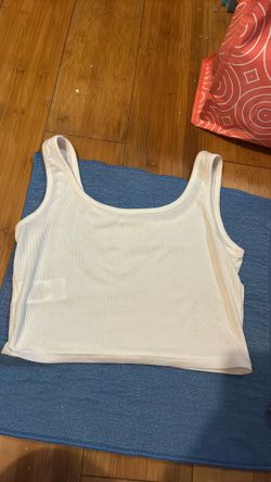 Girls white muscle shirt cropped up
