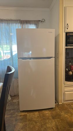 FRIGIDAIRE Refrigerator