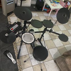 Roland TD-3 Kit + Throne