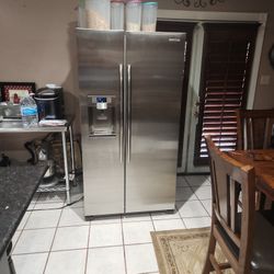 Refrigerator 