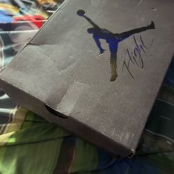 Cool gray Jordan 4s size 6