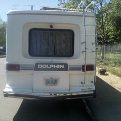 RV Dolphin;3450