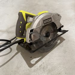 RYOBI ONE+ 18V Cordless 5 1/2 in. Circular Saw (Tool Only)