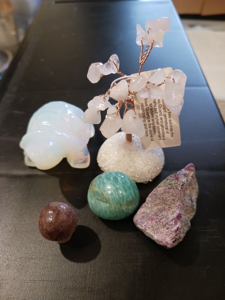 🌟 Crystal & Gemstone Decor Bundle – Carvings, Spheres, Tree & Raw Stone 🌟