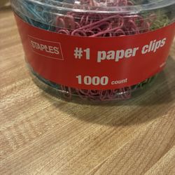 New Staples 1000 Paper Clips