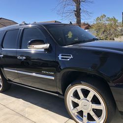 2011 Cadillac Escalade Low miles 7 Passengers