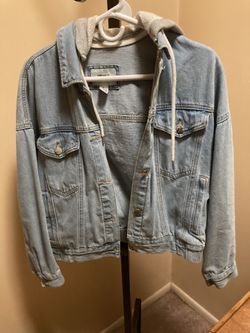 New/Never Worn Size M Forever 21 Jean Jacket 