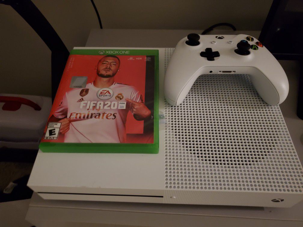 Xbox One w/ controller