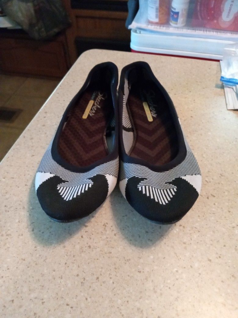 Ladies Sketcher Size 9 Flats