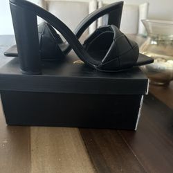 Women's Black Woven Chunky Heel Strap Sandals