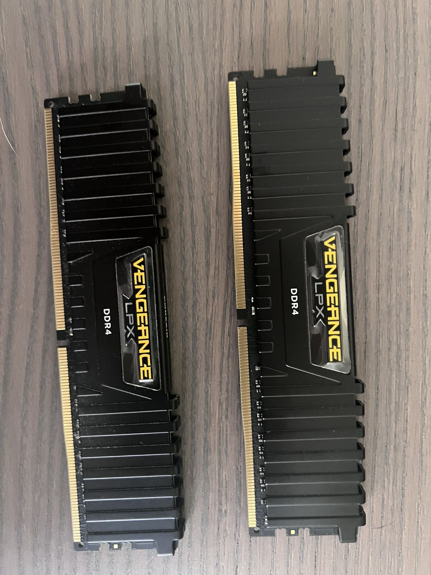 16 Gb (8x2) DDR4 RAM 3000 MHz 