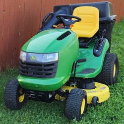 John Deere Riding Lawn Mower! Delivery! L118