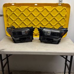 Toyota Tacoma Right Headlight  2024 2025