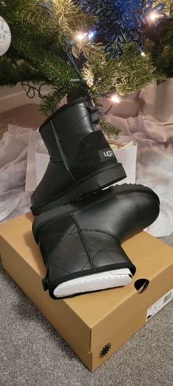 CLASSIC MINI PEARLIZED UGGS 