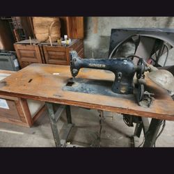 Singer Sewing Machine 