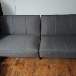  NICE  FUTON  COUCH  BED