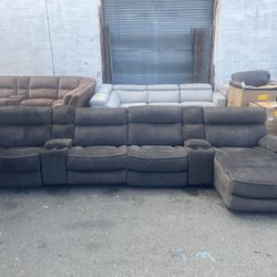 Macys Brand Reclining Sectional $850