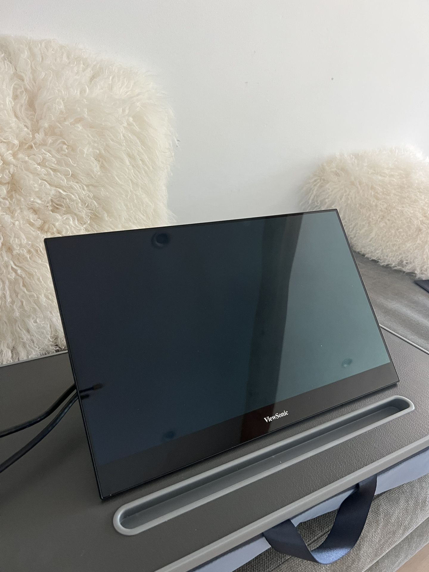 ViewSonic VX1655-4K-OLED 15.6" Portable 4K Monitor - Excellent Condition