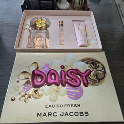Marc Jacobs
3 pc Daisy Eau So Fresh Eau de Toilette 4.2 oz  Gift Set