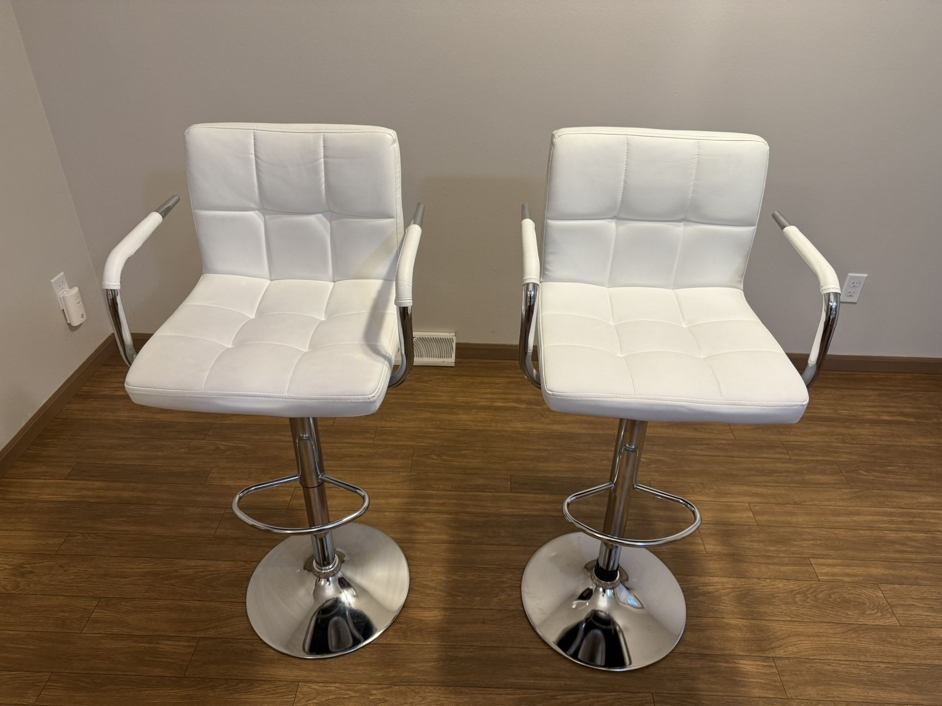 2 Bar Stools