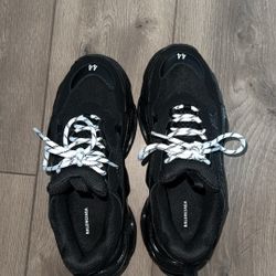  Balenciaga Triple S  