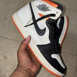 Jordan 1 Retro “Orange”