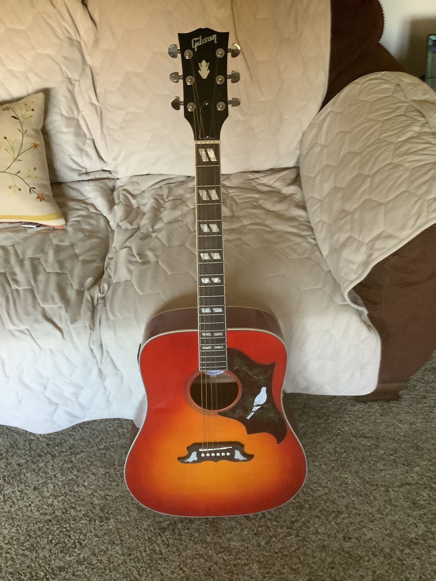 Gibson Dove Accoustic Electric Guitar