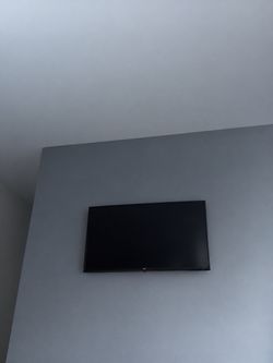 LG TV with wall mounting
