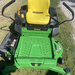 John Deere Zero Turn Mower 42”