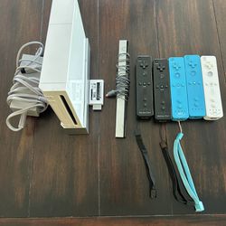 Nintendo Wii with Controllers And Game 