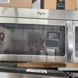 Whirlpool Stainless Steel Microwave 30”wide Like New Condition Plus 3 Months Warranty 