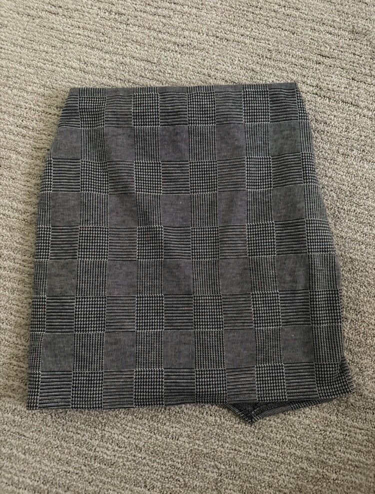 Grey plaid skirt