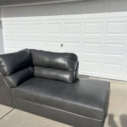 Brand new Chase  LANE FURNITURE GENUINE LEATHER SOFT TOUCH CHAISE 