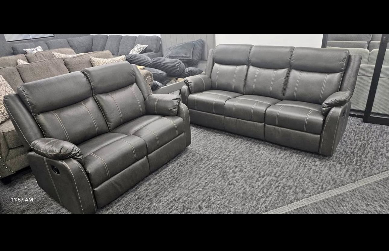 Leather Recliner Sofa & Loveseat Set. With Recliner On Both Ends