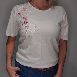 Embroidered Floral Hawaii 100% cotton white tshirt purchased in Hawaii 2011 