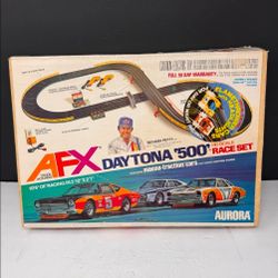 Vintage Aurora AFX Daytona 500 HO scale Slot Car Race Set