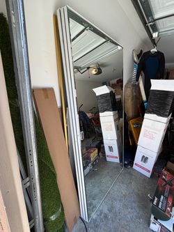Used mirrored sliding closed doors