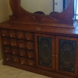 Dresser With Mirror 