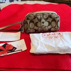 AUTHENTIC COACH  SIGNATURE BROWN WRISTLET/COSMETIC CASE   EUC