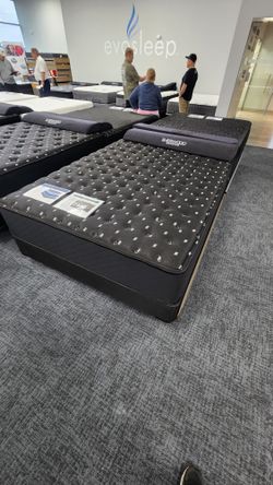 BRAND NEW MATTRESS (still in plastic)