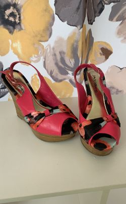 Pink wedge size 6