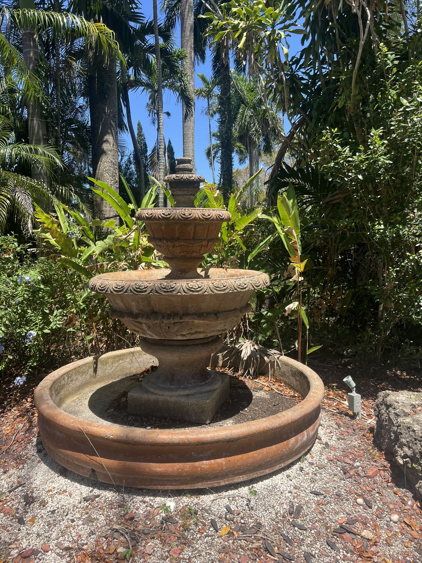 Fountain & Pots