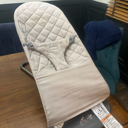 Baby bjorn bouncer