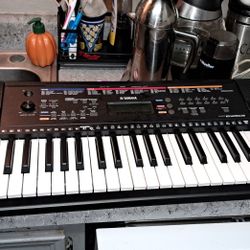 Yamaha Keyboard PSR E263 