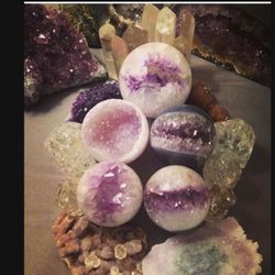 Amethyst. Crystal. Love Reading. 