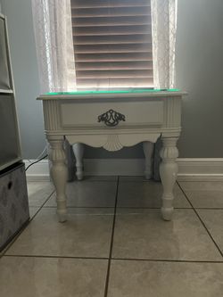 White Table Stand