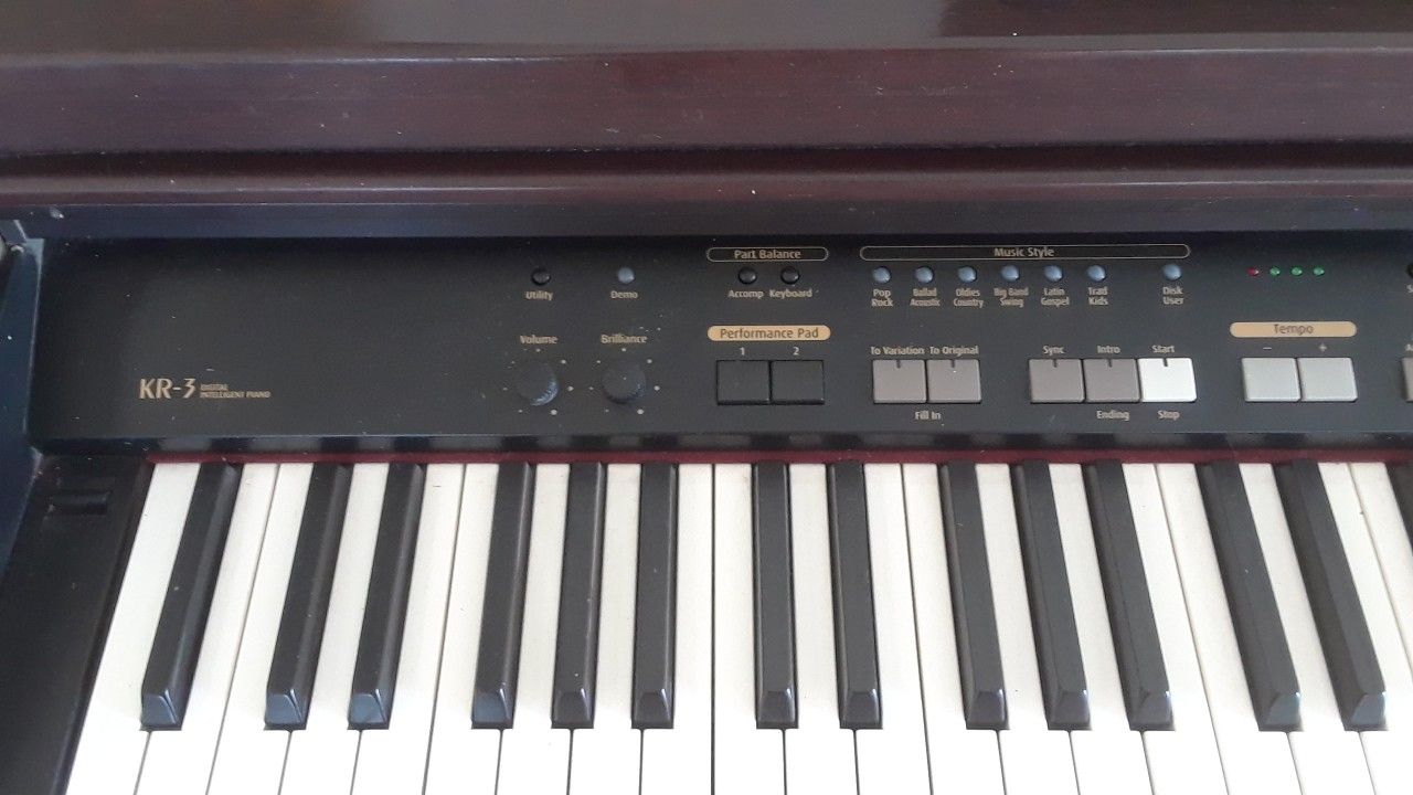 Roland KR3 Intelligent Digital Piano for Sale in Chino, CA OfferUp