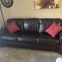 Free Leather Couch W Pull Out Bed 