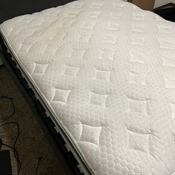 Full size Helix midnight mattress with glaciotex pillow top