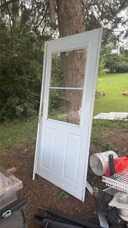 Exterior storm door